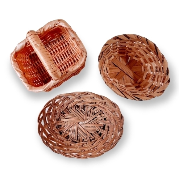 Set of 3 mini rattan wicker baskets natural tan wall art baskets - Picture 1 of 16